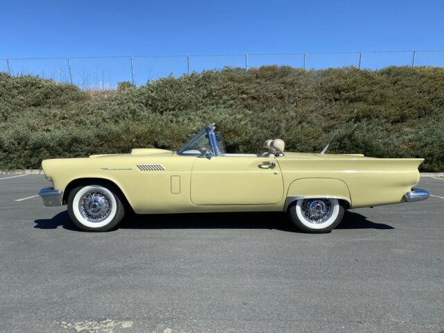 Ford Thunderbird 1957 image number 26