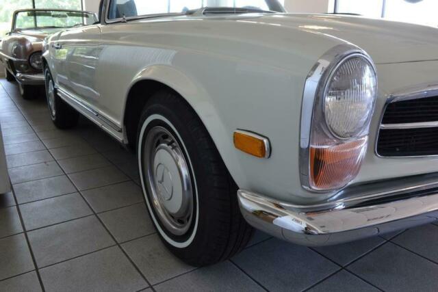 Mercedes-Benz SL-Class 1969 image number 35