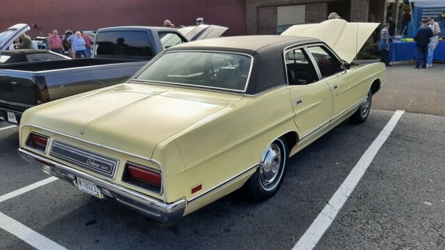 Ford Galaxie 500 1971 image number 2