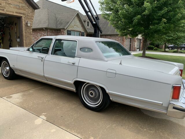 Lincoln Continental 1979 image number 29