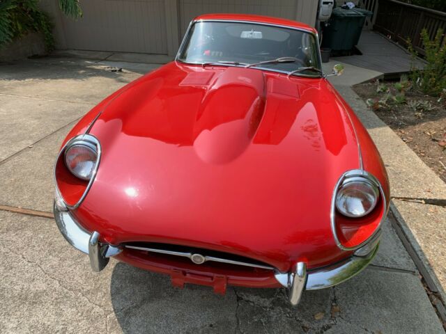 Jaguar E-Type 1967 image number 1