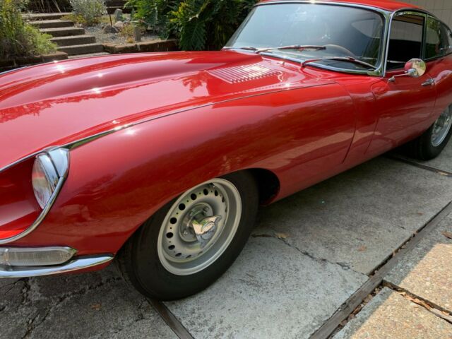 Jaguar E-Type 1967 image number 2