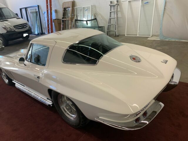 Chevrolet Corvette 1965 image number 31