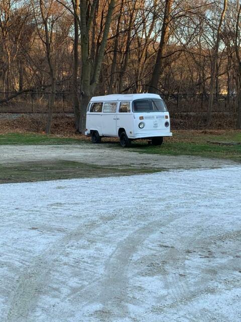 Volkswagen Bus/Vanagon 1972 image number 21