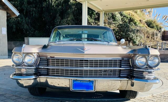 Cadillac DeVille Sedan 1963 image number 1