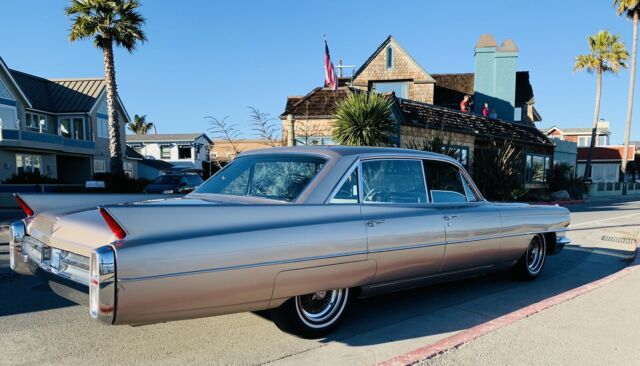 Cadillac DeVille Sedan 1963 image number 2