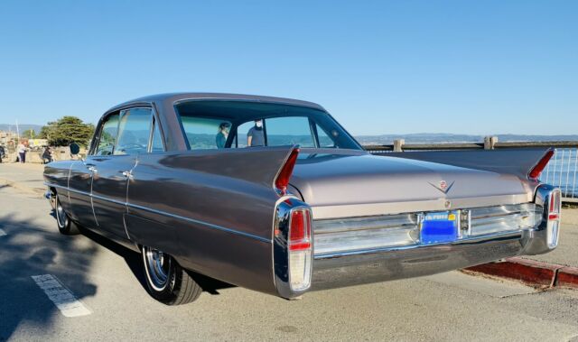 Cadillac DeVille Sedan 1963 image number 22