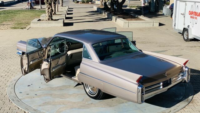 Cadillac DeVille Sedan 1963 image number 26