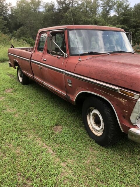 Ford F-250 camper special 1974 image number 2