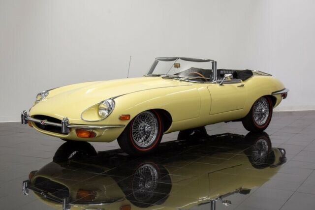 Jaguar E-Type 1969 image number 10