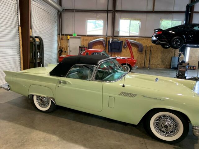 Ford Thunderbird 1957 image number 3