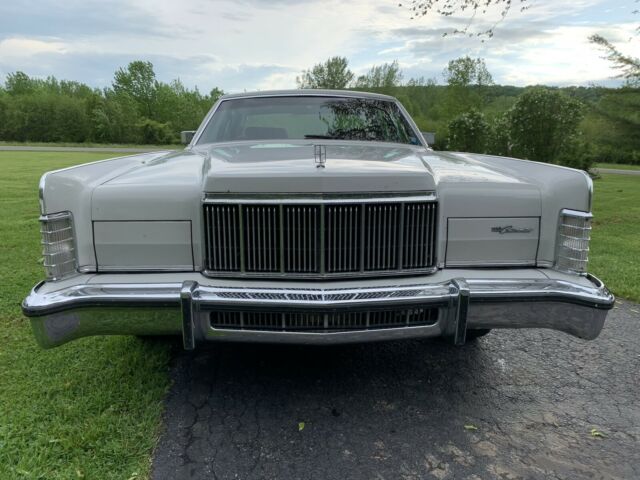 Lincoln Continental 1976 image number 12