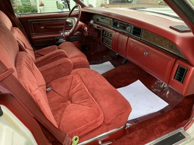 Lincoln Continental 1976 image number 23