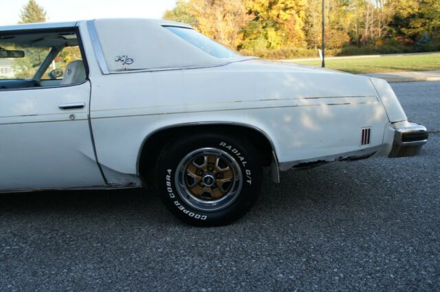 Oldsmobile Cutlass 1975 image number 22