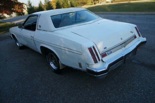 Oldsmobile Cutlass 1975 image number 27