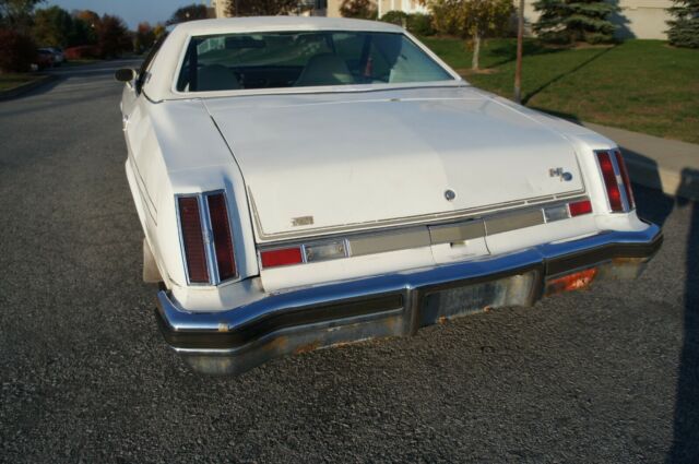 Oldsmobile Cutlass 1975 image number 28