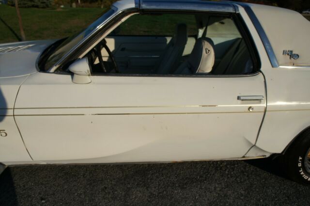 Oldsmobile Cutlass 1975 image number 31