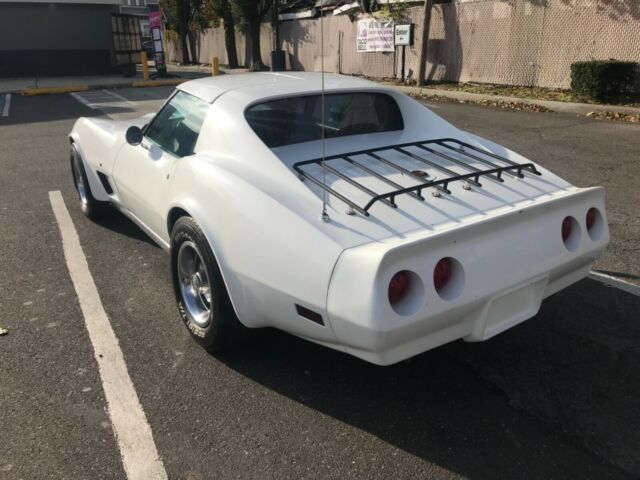 Chevrolet Corvette 1976 image number 28