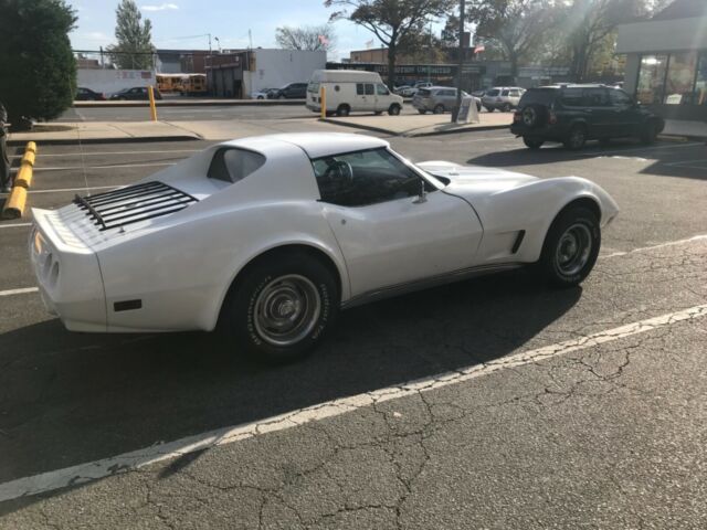 Chevrolet Corvette 1976 image number 30