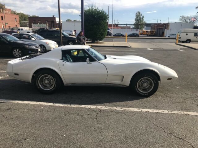 Chevrolet Corvette 1976 image number 31