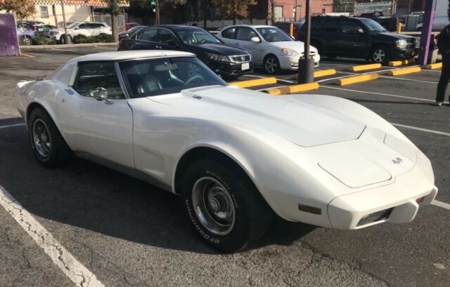 Chevrolet Corvette 1976 image number 32