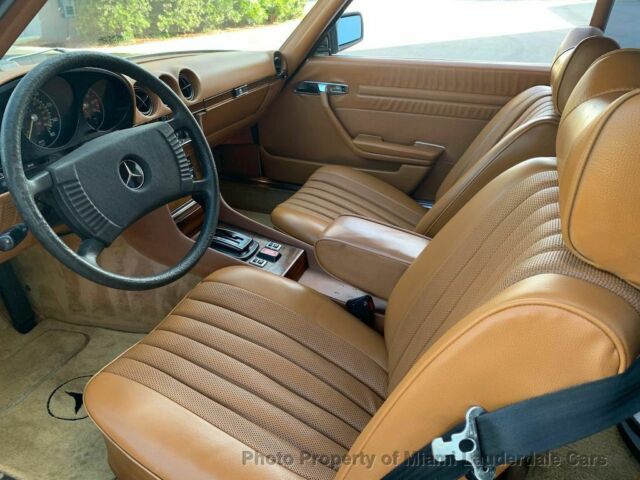 Mercedes-Benz 400-Series 1978 image number 21