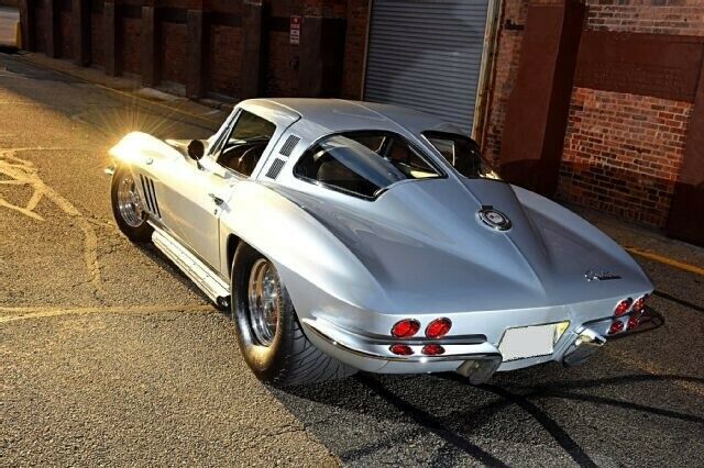 Chevrolet Corvette 1965 image number 0