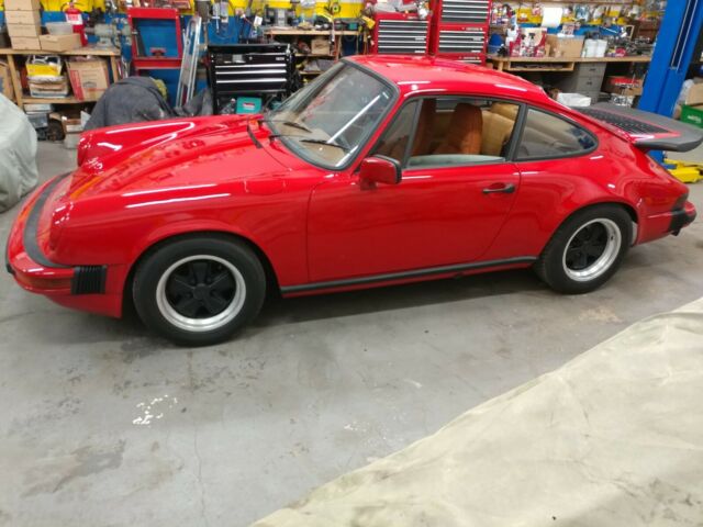 Porsche 911 1975 image number 26