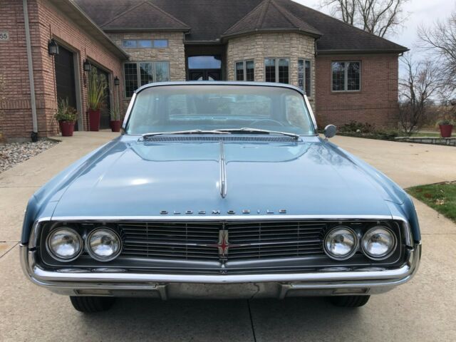 Oldsmobile Starfire 1962 image number 2