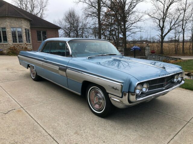 Oldsmobile Starfire 1962 image number 3