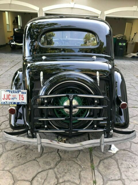 Ford Deluxe 1935 image number 2