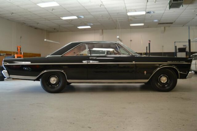 Ford Galaxie 1965 image number 30