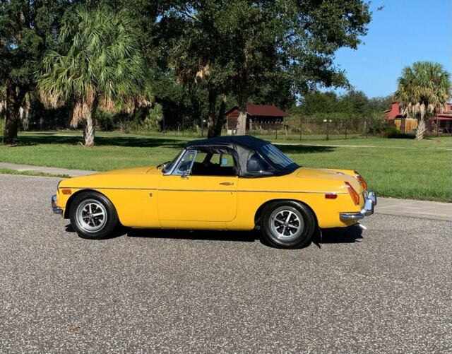 MG MGB 1972 image number 12