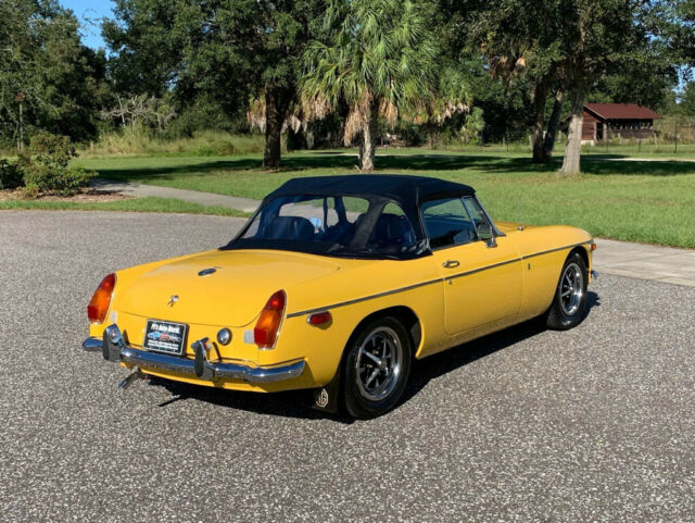 MG MGB 1972 image number 14