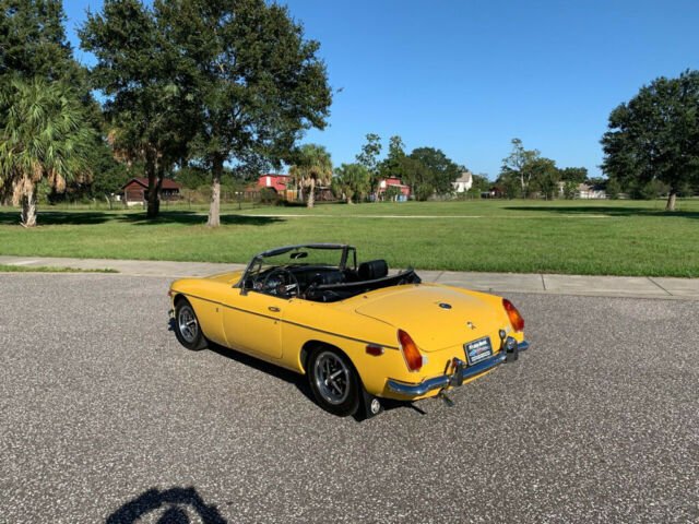 MG MGB 1972 image number 27