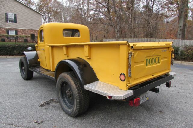 Dodge Power Wagon 1946 image number 2