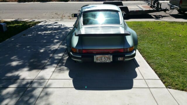 Porsche 911 1976 image number 2