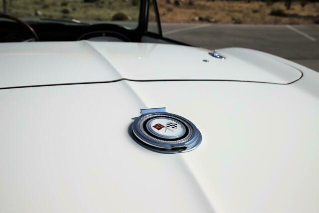 Chevrolet Corvette 1965 image number 33