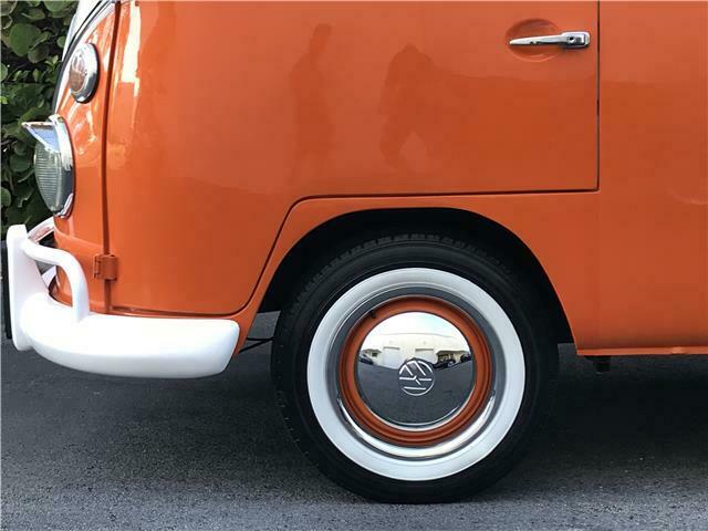 Volkswagen Bus/Vanagon 1971 image number 18