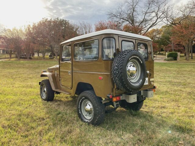 Toyota Land Cruiser 1976 image number 2