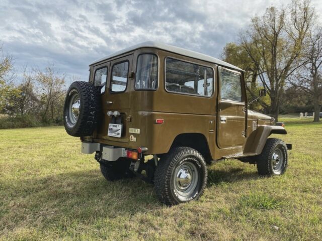 Toyota Land Cruiser 1976 image number 3