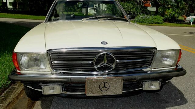 Mercedes-Benz SL-Class 1974 image number 11