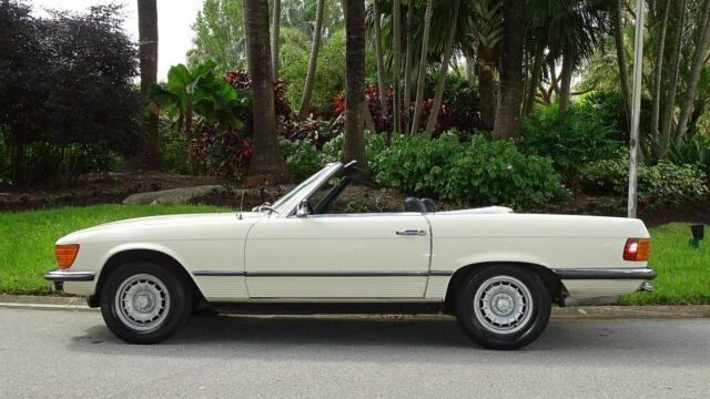 Mercedes-Benz SL-Class 1974 image number 25