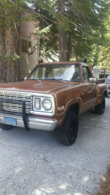 Dodge Power Wagon 1977 image number 0