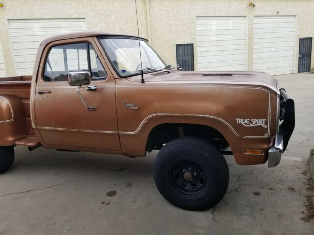 Dodge Power Wagon 1977 image number 1