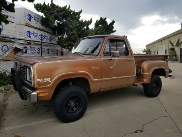 Dodge Power Wagon 1977 image number 2