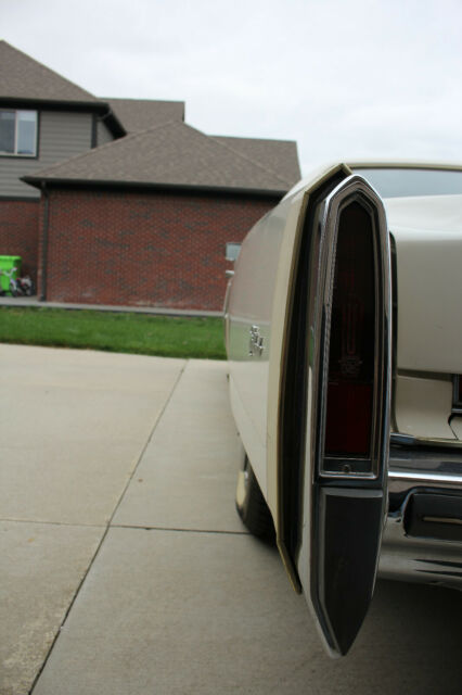 Cadillac Eldorado 1975 image number 33