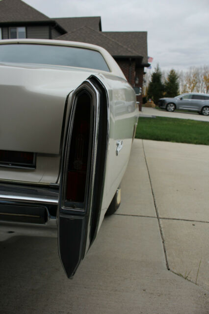 Cadillac Eldorado 1975 image number 8