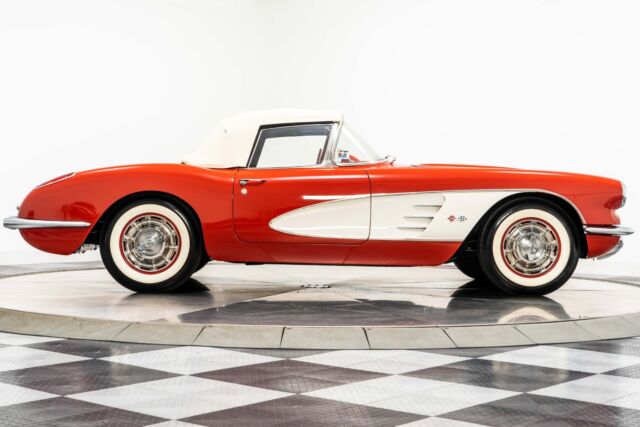 Chevrolet Corvette 1960 image number 14