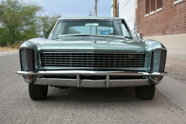 Buick Riviera 1965 image number 2